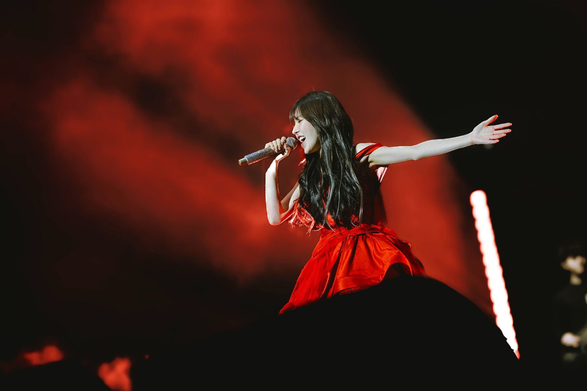 Wendy Enters Los Angeles with Elegance and Grace